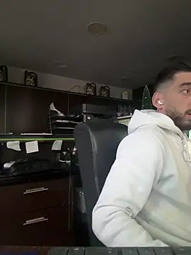 Snapshot of dk2995 chatting on December 2024 06:44:01 AM dk2995 online show from December 2024 06:44:01 AM