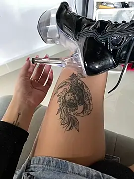 Snapshot of tastymeli chatting on December 2024 08:23:01 PM tastymeli online show from December 2024 08:23:01 PM