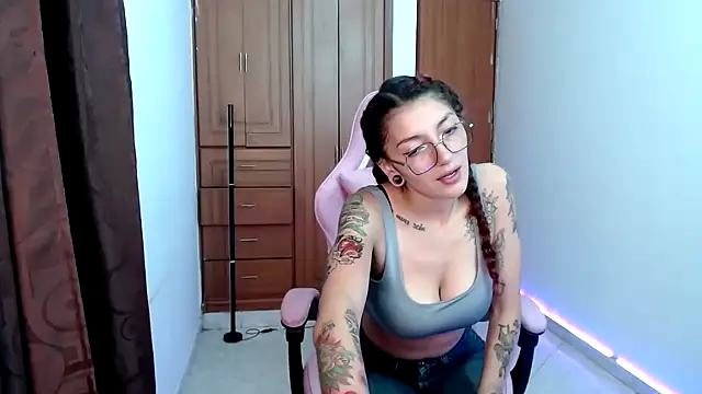 Snapshot of tastymeli chatting on January 2025 02:38:01 AM tastymeli online show from January 2025 02:38:01 AM