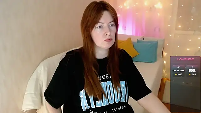 Snapshot of Kira_land chatting on December 2024 04:20:01 PM Kira land online show from December 2024 04:20:01 PM