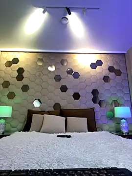 XLindaMilfX online show from October 2025 08:20:01 PM