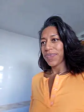 Snapshot of Goldenlace chatting on October 2025 12:38:01 PM Goldenlace online show from October 2025 12:38:01 PM