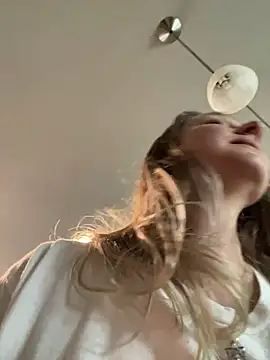 Snapshot of Vivian_MayXxX chatting on December 2024 08:38:01 PM Vivian MayXxX online show from December 2024 08:38:01 PM