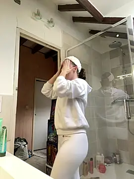 Snapshot of Daisy_Michto_Officiel chatting on February 2025 10:08:02 AM Daisy Michto Officiel online show from February 2025 10:08:02 AM