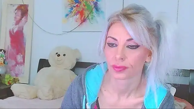 HoneyLara online show from March 2026 10:13:02 PM