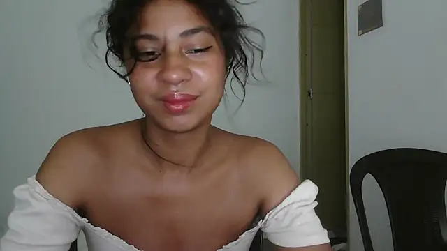 Snapshot of dark_enchantress_ chatting on April 2026 05:38:01 AM dark enchantress online show from April 2026 05:38:01 AM