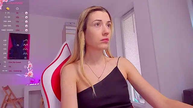 HotCarolineXO online show from September 2025 10:18:01 AM