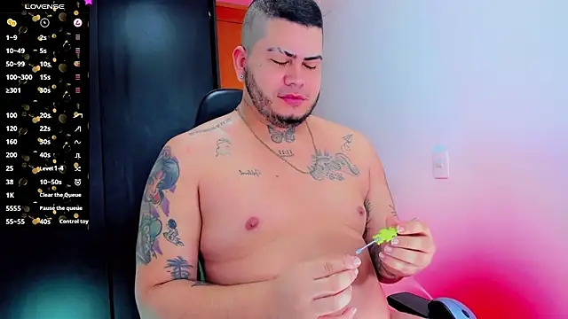 Snapshot of Thomas_chubbyxhot chatting on October 2025 06:08:01 AM Thomas chubbyxhot online show from October 2025 06:08:01 AM