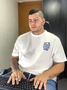 Snapshot of Thomas_chubbyxhot chatting on November 2025 01:27:01 AM Thomas chubbyxhot online show from November 2025 01:27:01 AM