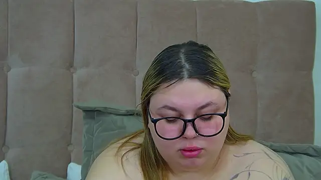 LillianKim online show from February 2026 06:17:01 PM