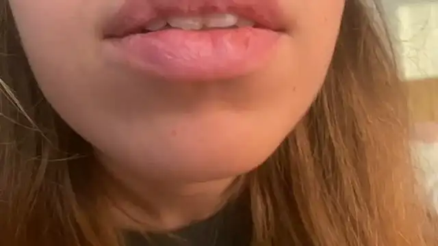 Snapshot of Mollyy998 chatting on October 2025 03:35:02 PM Mollyy998 online show from October 2025 03:35:02 PM