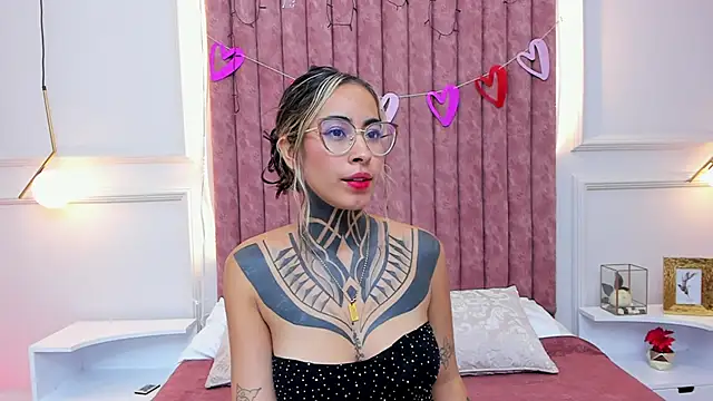 NicoleBlum online show from February 2025 05:48:01 PM