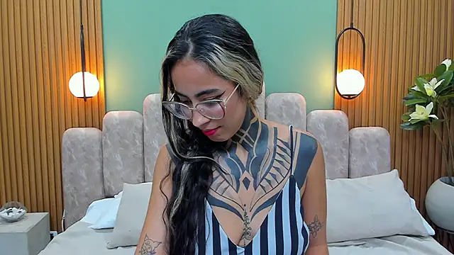 NicoleBlum online show from February 2025 05:31:01 PM