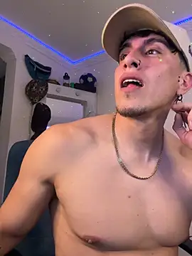 Snapshot of strongboy_ chatting on December 2025 08:05:01 PM strongboy online show from December 2025 08:05:01 PM
