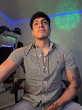 Snapshot of strongboy_ chatting on December 2025 09:11:01 PM strongboy online show from December 2025 09:11:01 PM