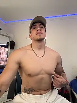 Snapshot of strongboy_ chatting on February 2026 06:14:01 PM strongboy online show from February 2026 06:14:01 PM