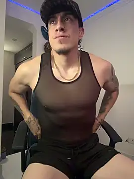 Snapshot of strongboy_ chatting on February 2026 06:07:01 PM strongboy online show from February 2026 06:07:01 PM
