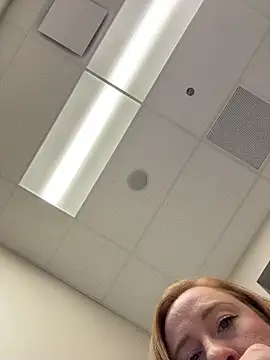 cinnatitties online show from December 2025 05:17:01 PM