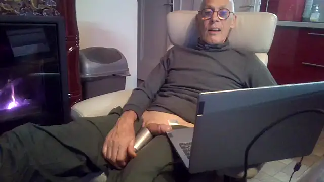 pierre5004 online show from March 2026 06:33:01 PM