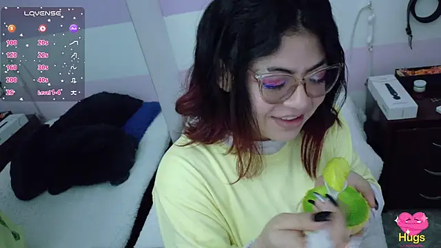 Catwhite  online show from November 2025 04:08:02 PM