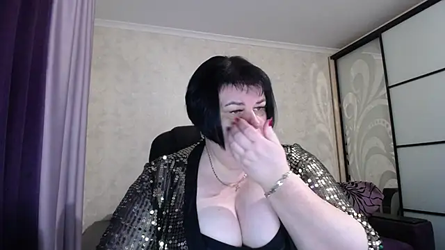 JuicyLady Di online show from December 2025 05:25:01 AM