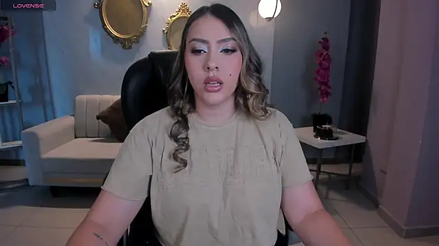 Snapshot of MartinnaBonnet chatting on January 2025 12:52:01 PM MartinnaBonnet online show from January 2025 12:52:01 PM