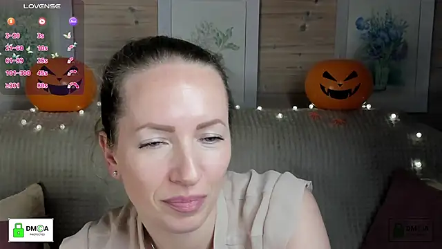 Snapshot of Queenymel chatting on October 2025 03:46:01 PM Queenymel online show from October 2025 03:46:01 PM