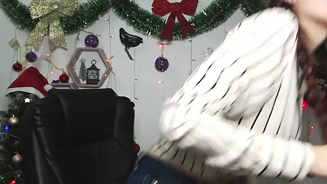 Snapshot of MilaLoona chatting on December 2024 07:28:01 AM MilaLoona online show from December 2024 07:28:01 AM