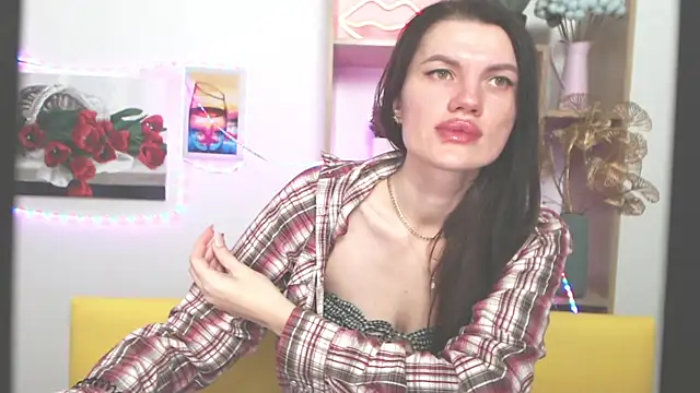 Snapshot of MilaLoona chatting on January 2025 10:39:01 AM MilaLoona online show from January 2025 10:39:01 AM