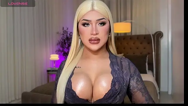 Snapshot of Your_Majesty_Tyra chatting on November 2025 03:19:01 AM Your Majesty Tyra online show from November 2025 03:19:01 AM