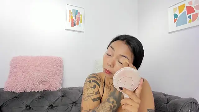 miss soffi  online show from November 2025 12:16:02 PM