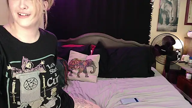 Snapshot of Mallorykoxx69 chatting on January 2025 06:10:01 PM Mallorykoxx69 online show from January 2025 06:10:01 PM