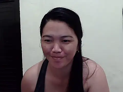 Snapshot of Pinnay chatting on May 2026 04:39:01 PM Pinnay online show from May 2026 04:39:01 PM