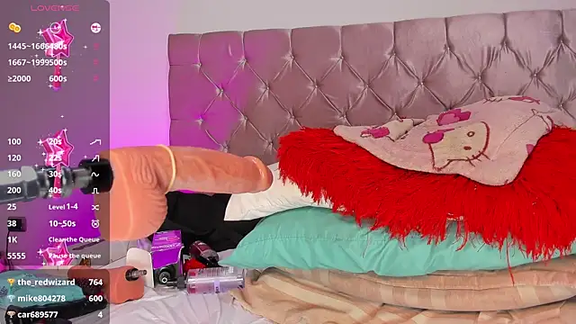 Snapshot of KloeePraga chatting on December 2024 10:23:02 PM KloeePraga online show from December 2024 10:23:02 PM