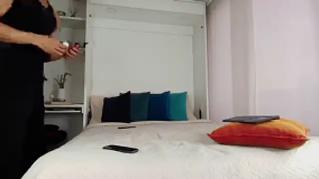 Robyn Miller online show from October 2025 10:37:01 PM