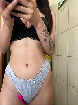 Snapshot of L000lita chatting on June 2026 09:57:02 AM L000lita online show from June 2026 09:57:02 AM