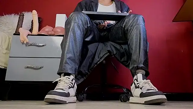 TomLover 12 online show from November 2025 12:54:02 AM