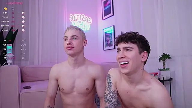 Snapshot of Evan__White_ chatting on February 2025 04:50:02 PM Evan White online show from February 2025 04:50:02 PM