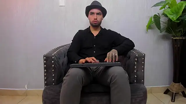 Snapshot of matteosantos chatting on February 2025 11:25:01 AM matteosantos online show from February 2025 11:25:01 AM