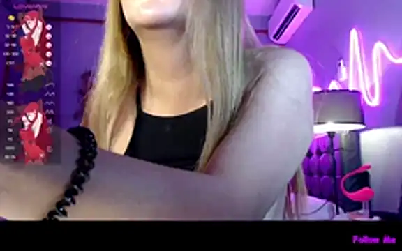 Snapshot of DivaMooree chatting on November 2025 04:26:02 AM DivaMooree online show from November 2025 04:26:02 AM