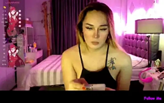 Snapshot of DivaMooree chatting on November 2025 01:26:02 AM DivaMooree online show from November 2025 01:26:02 AM