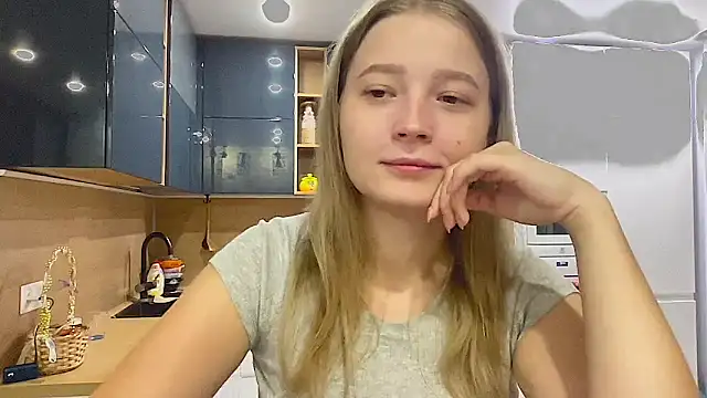 CharmingSarah online show from September 2025 03:45:01 PM