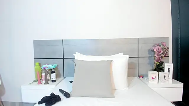 Snapshot of EmmaSmith2 chatting on January 2026 02:50:02 AM EmmaSmith2 online show from January 2026 02:50:02 AM