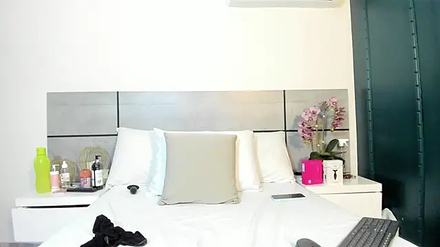 EmmaSmith2 online show from April 2026 01:49:01 AM