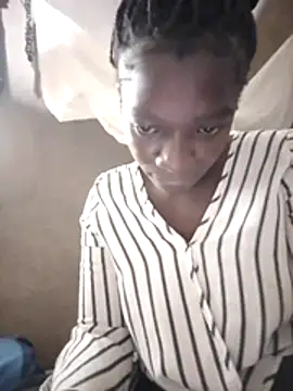 Snapshot of shape30 chatting on December 2025 05:44:02 AM shape30 online show from December 2025 05:44:02 AM