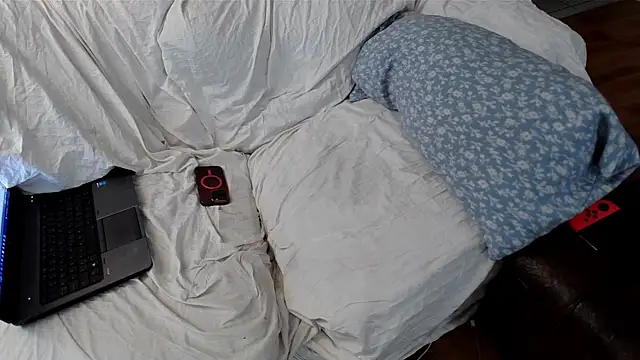 Snapshot of EmoDream1998 chatting on January 2025 06:31:01 AM EmoDream1998 online show from January 2025 06:31:01 AM