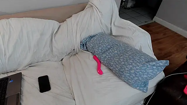 Snapshot of EmoDream1998 chatting on January 2025 09:26:01 PM EmoDream1998 online show from January 2025 09:26:01 PM