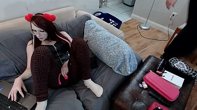 Snapshot of EmoDream1998 chatting on February 2025 08:48:02 PM EmoDream1998 online show from February 2025 08:48:02 PM