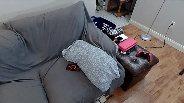 Snapshot of EmoDream1998 chatting on February 2025 05:04:02 PM EmoDream1998 online show from February 2025 05:04:02 PM