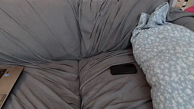 Snapshot of EmoDream1998 chatting on March 2025 03:37:01 AM EmoDream1998 online show from March 2025 03:37:01 AM